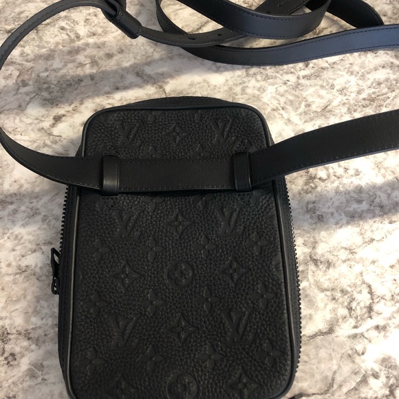 Louis Vuitton men’s utility side bag - Picture 2 of 5